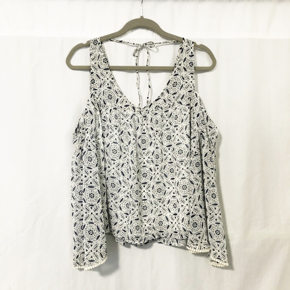 Abercrombie & Fitch cold shoulder top - Picture 2 of 8